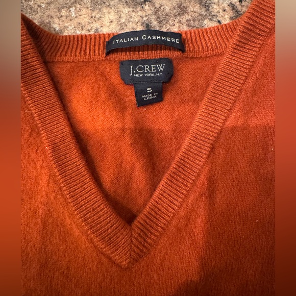 J.Crew Italian Cashmere V-neck sweater - Picture 2 of 9